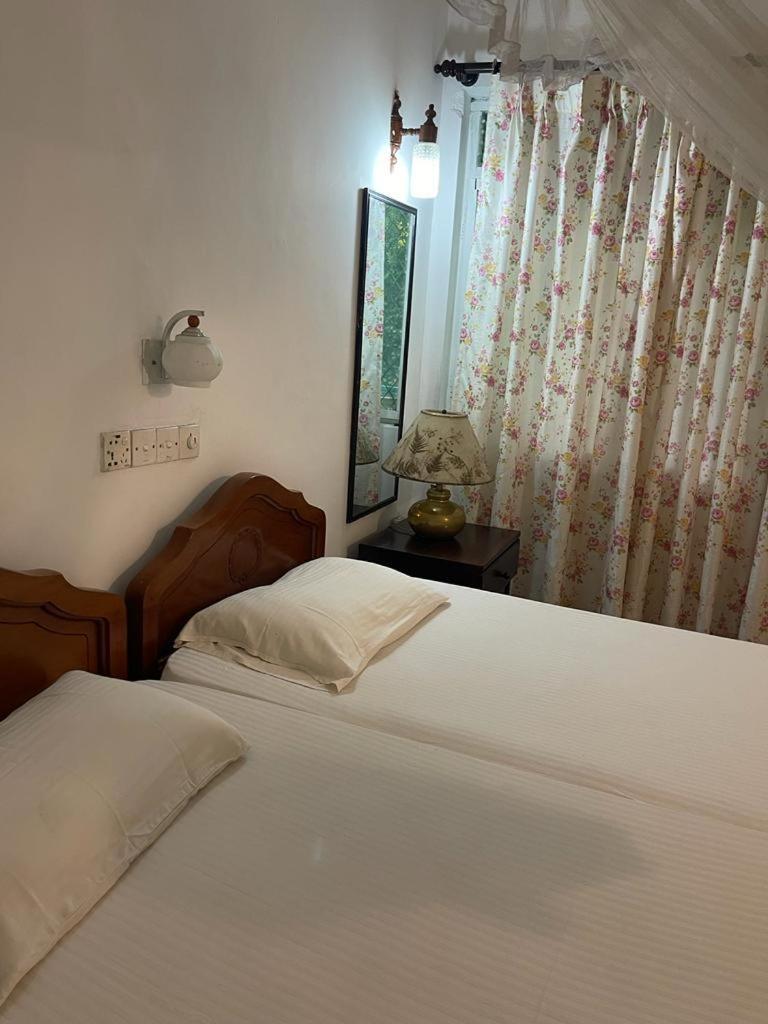 Kandy Inn Madugalle'S Family Guest House ภายนอก รูปภาพ