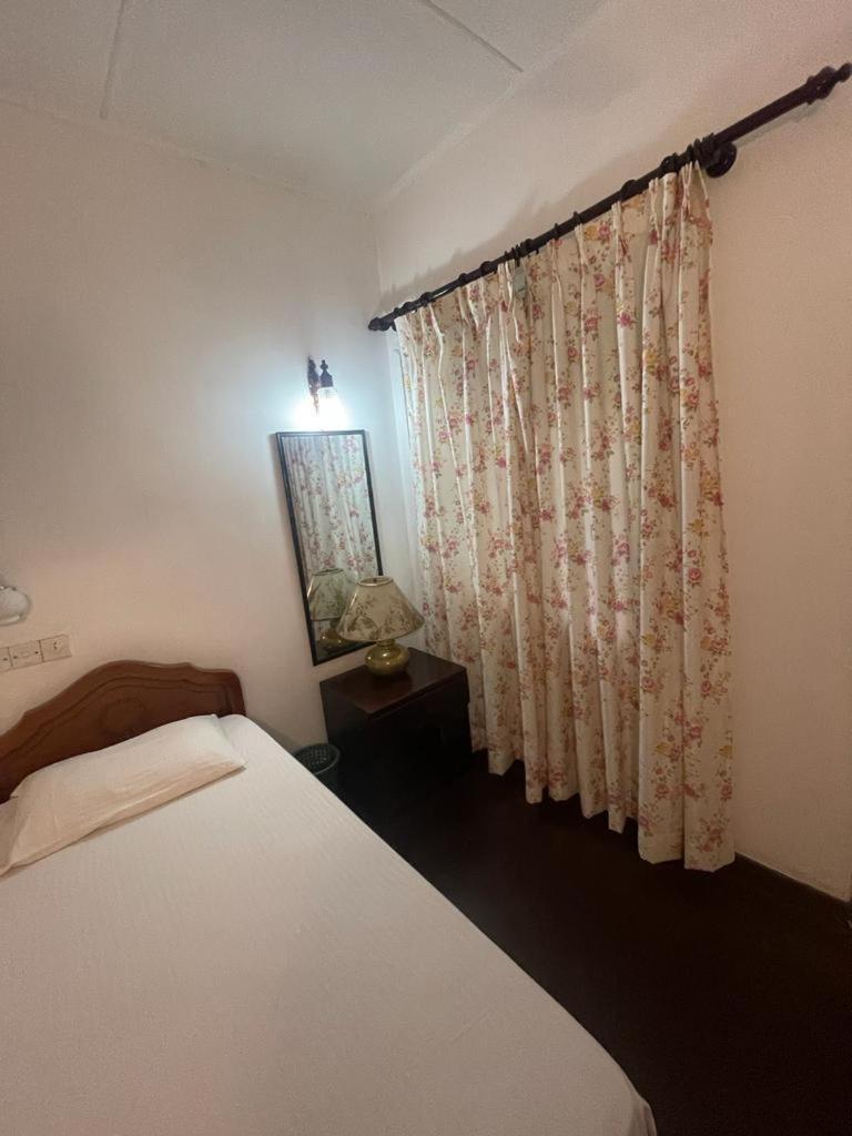Kandy Inn Madugalle'S Family Guest House ภายนอก รูปภาพ