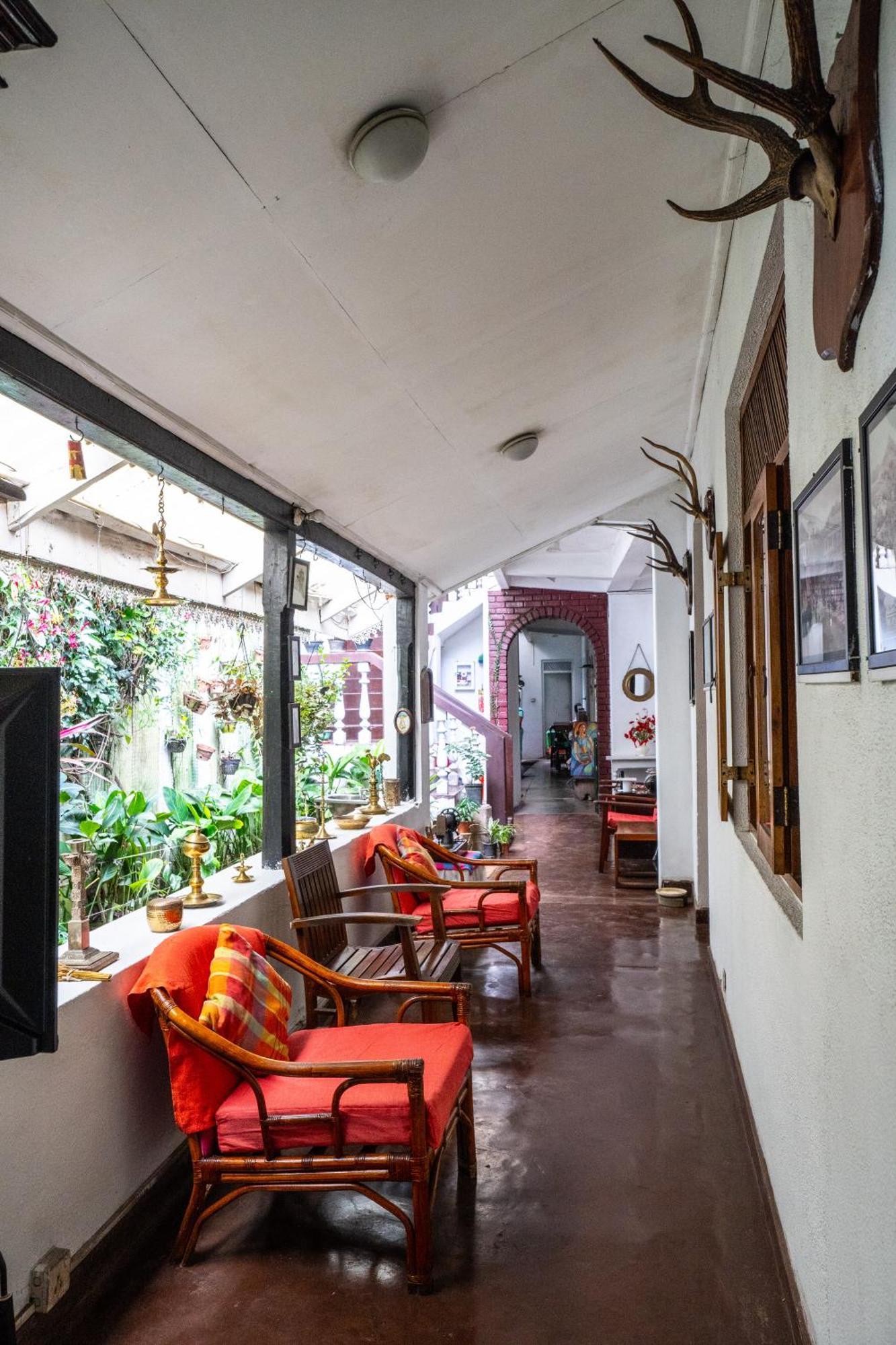 Kandy Inn Madugalle'S Family Guest House ภายนอก รูปภาพ