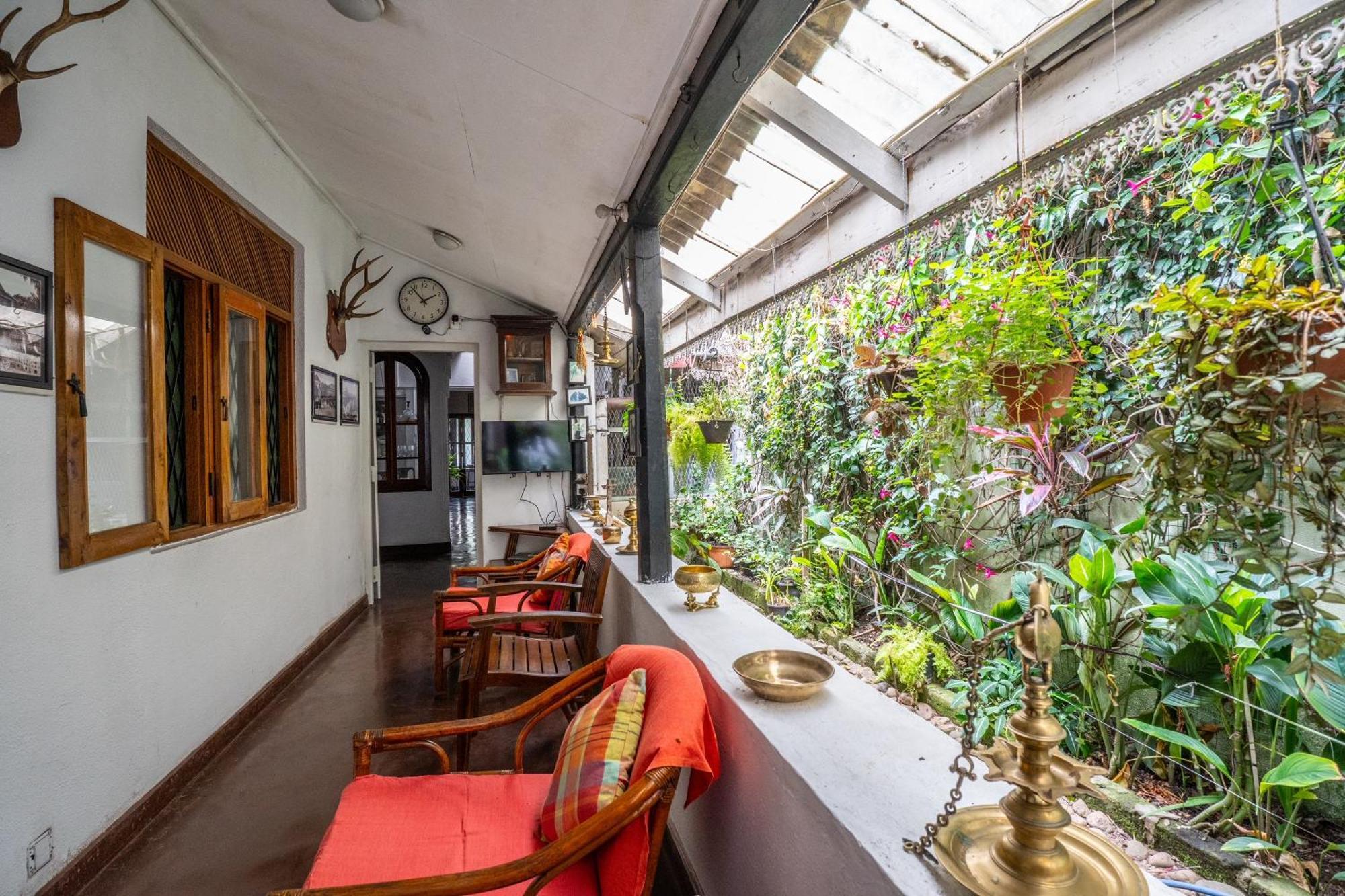 Kandy Inn Madugalle'S Family Guest House ภายนอก รูปภาพ
