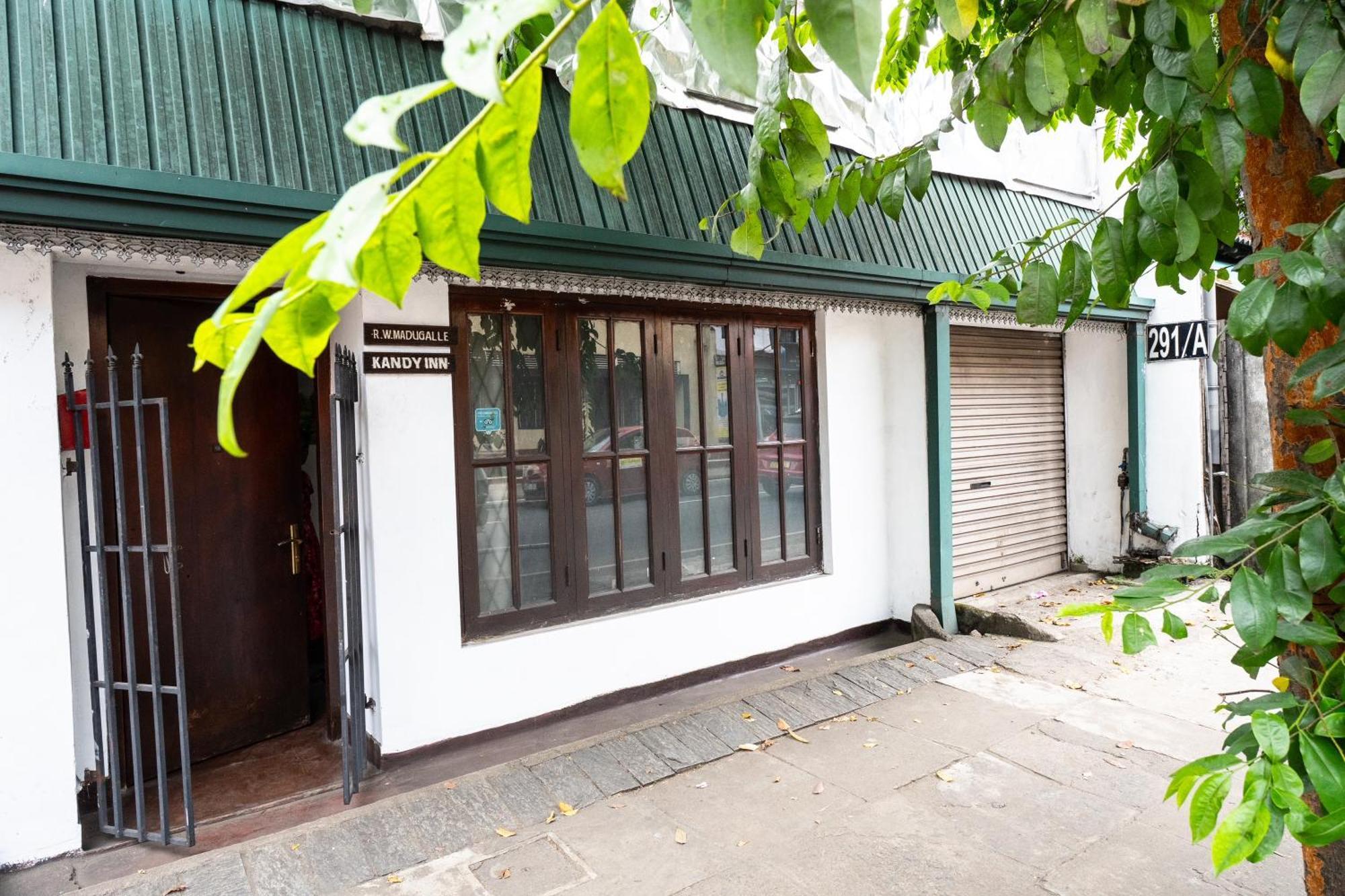Kandy Inn Madugalle'S Family Guest House ภายนอก รูปภาพ