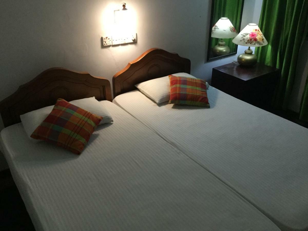 Kandy Inn Madugalle'S Family Guest House ภายนอก รูปภาพ